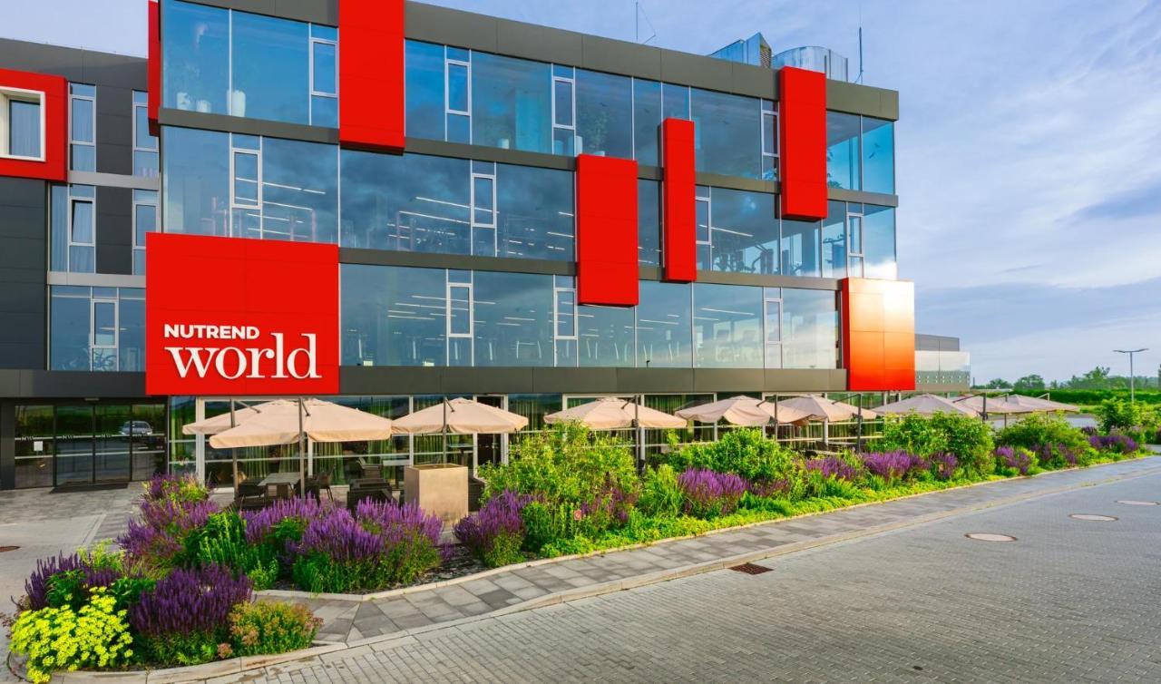 Nutrend World Hotel Olomouc Bagian luar foto