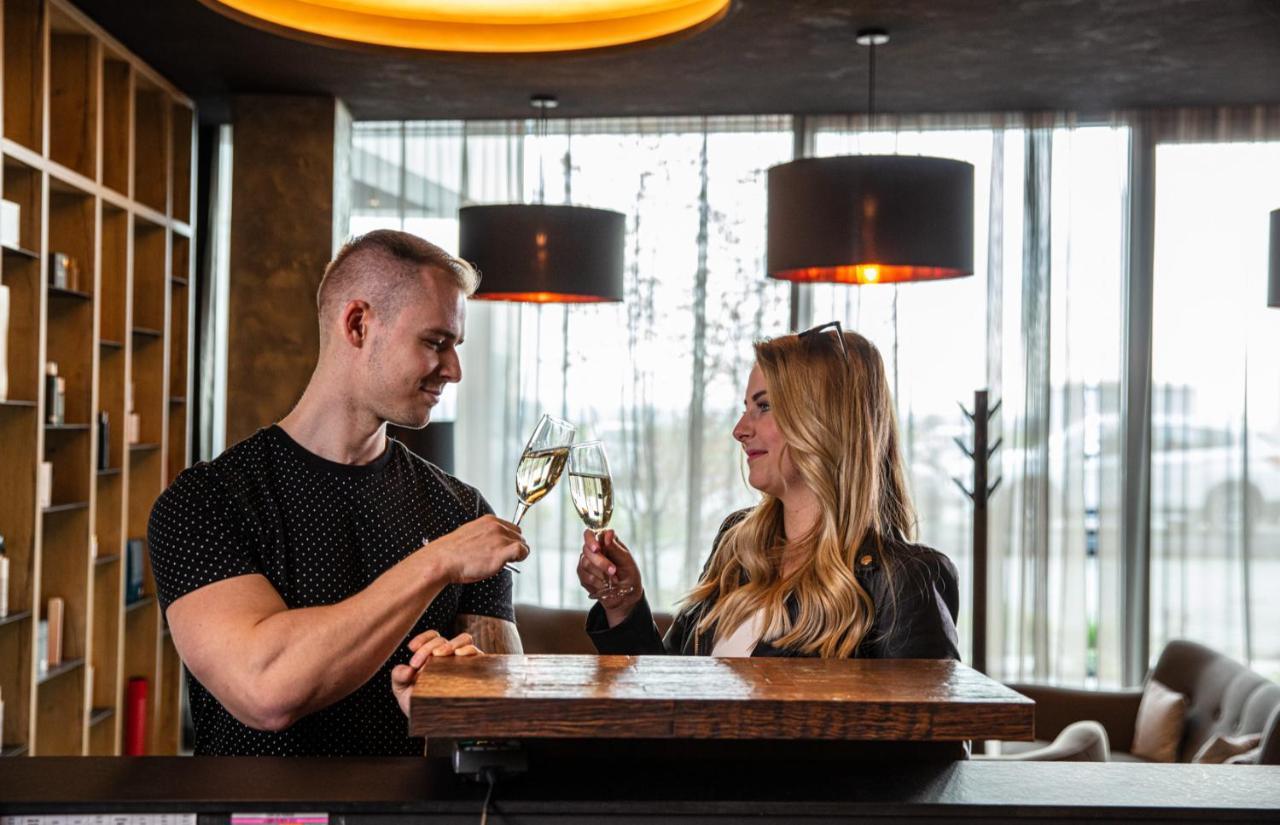 Nutrend World Hotel Olomouc Bagian luar foto