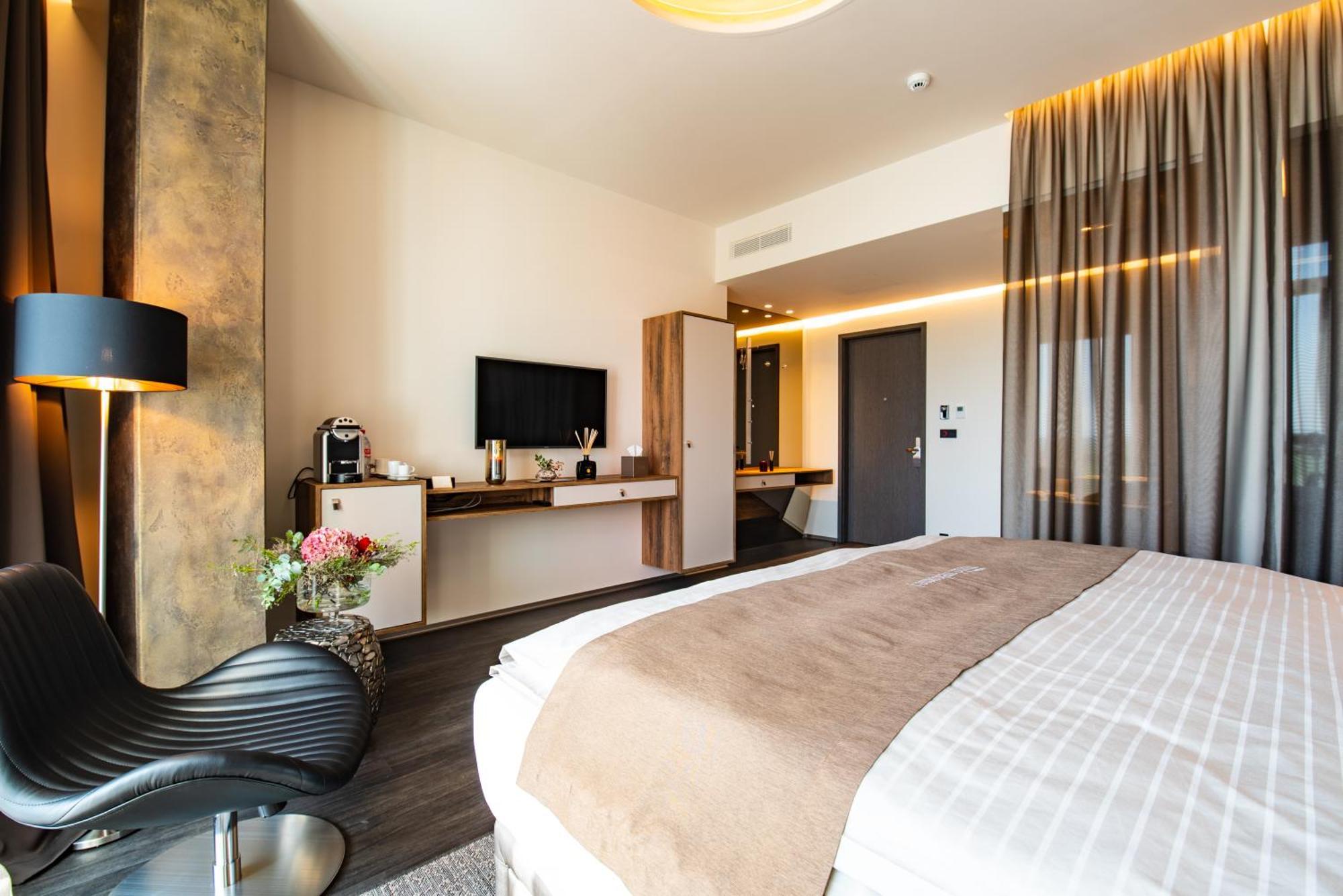 Nutrend World Hotel Olomouc Bagian luar foto