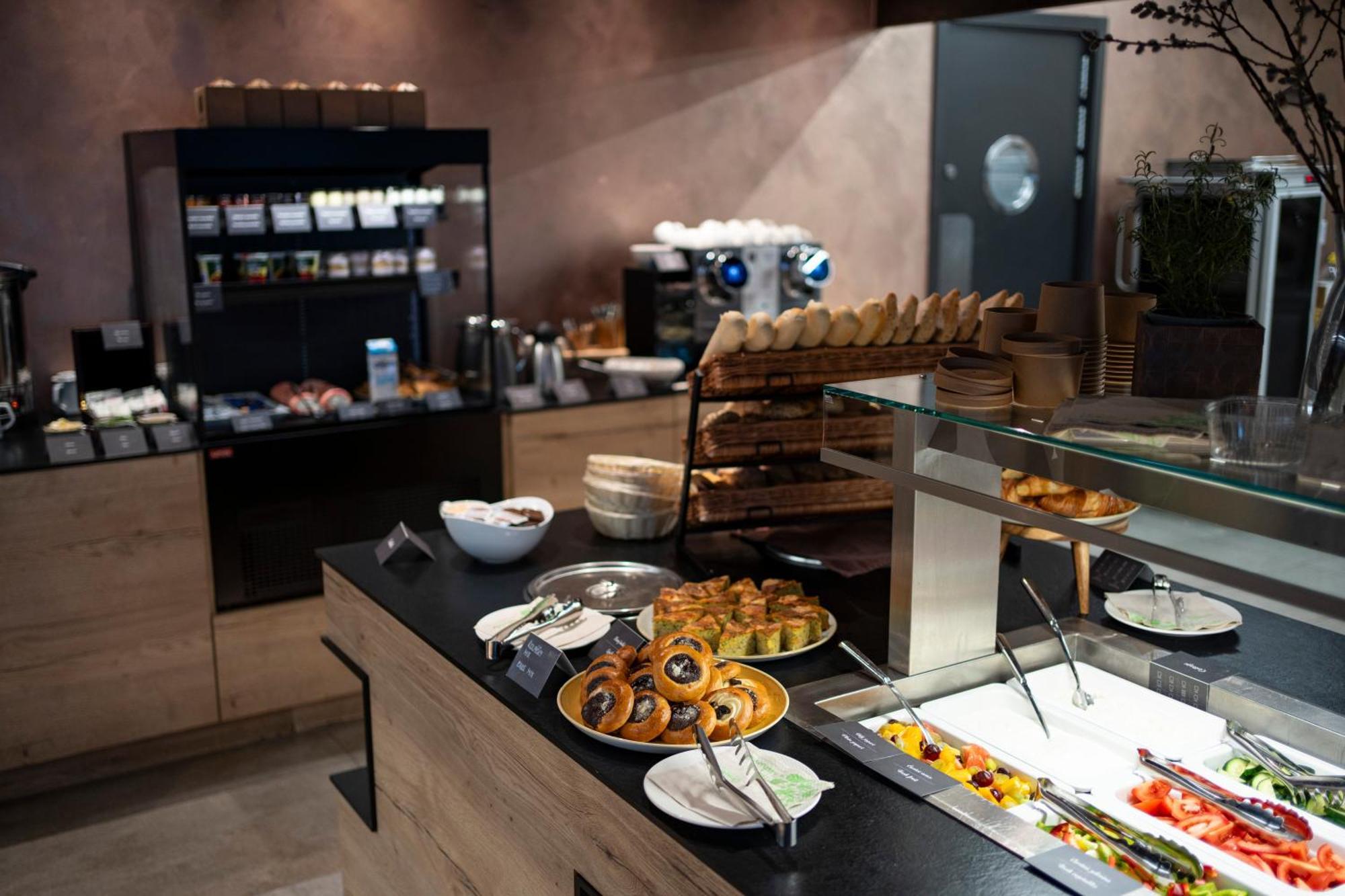 Nutrend World Hotel Olomouc Bagian luar foto