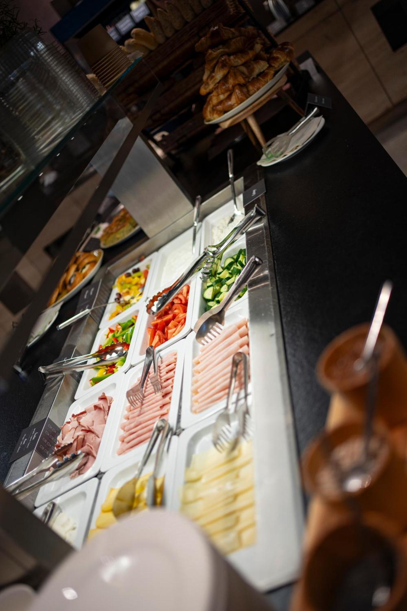 Nutrend World Hotel Olomouc Bagian luar foto