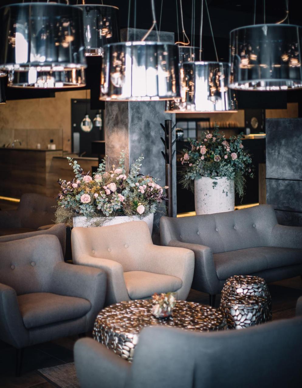 Nutrend World Hotel Olomouc Bagian luar foto