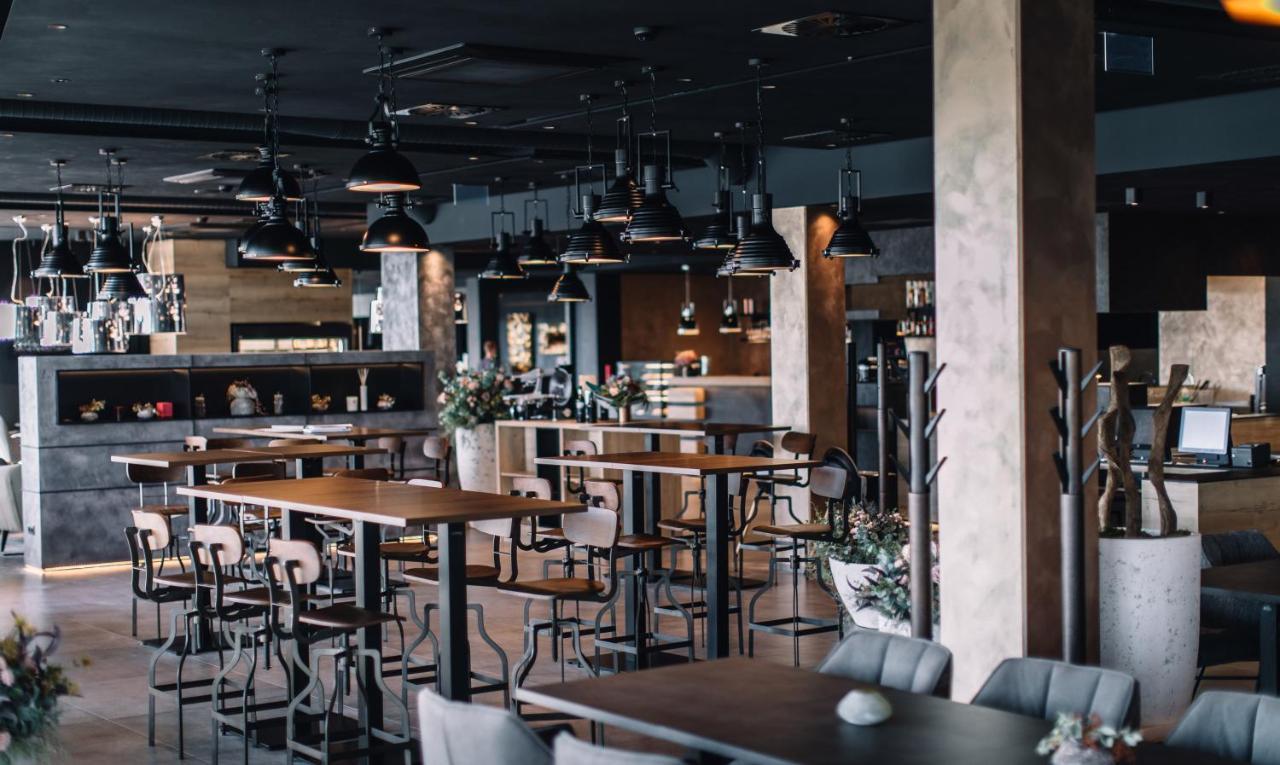 Nutrend World Hotel Olomouc Bagian luar foto