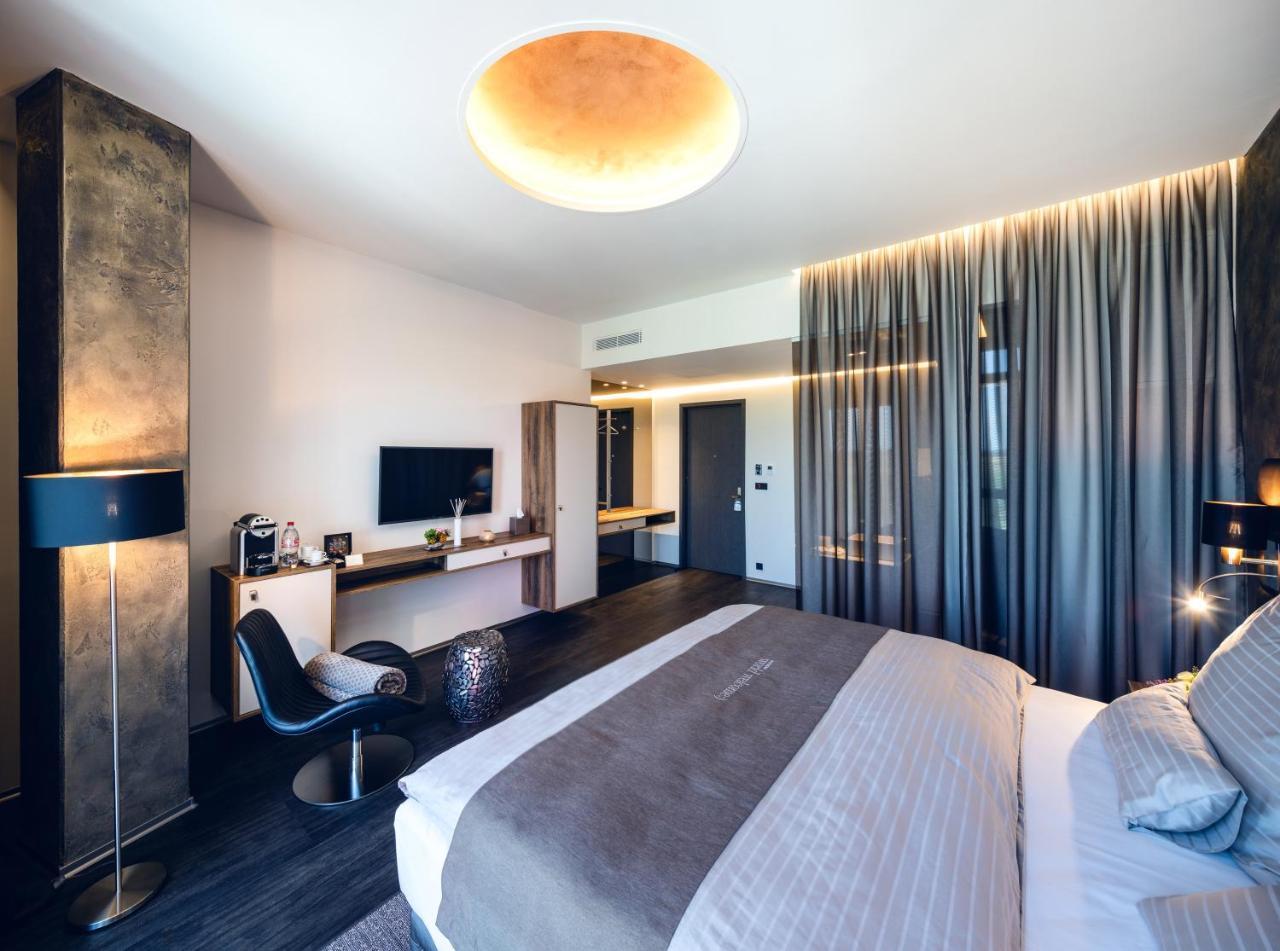 Nutrend World Hotel Olomouc Bagian luar foto