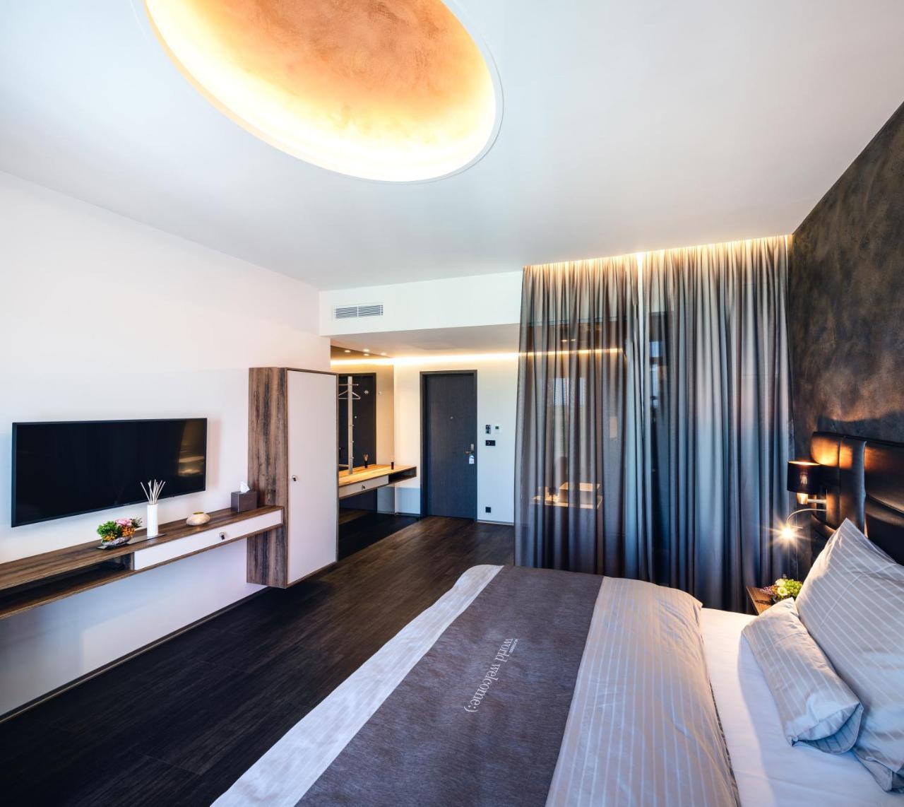 Nutrend World Hotel Olomouc Bagian luar foto