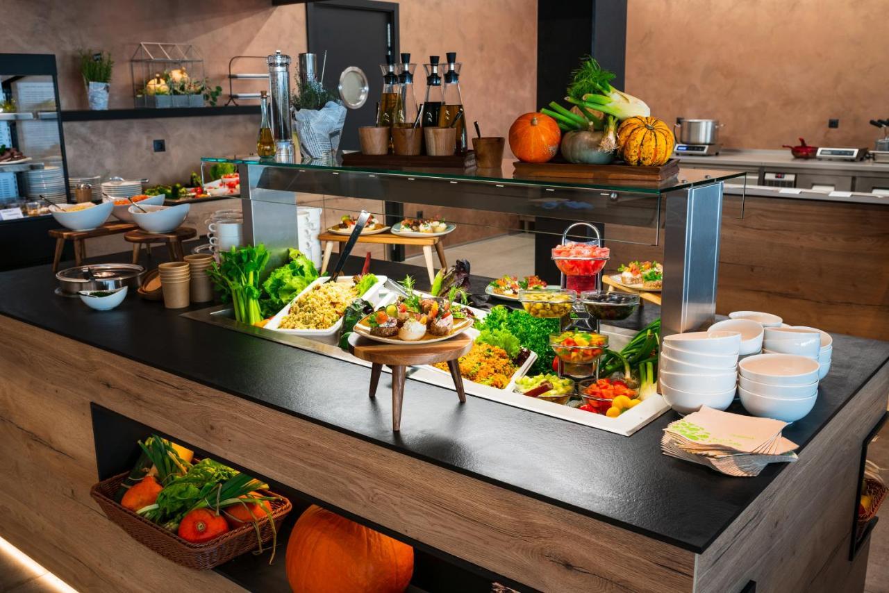 Nutrend World Hotel Olomouc Bagian luar foto