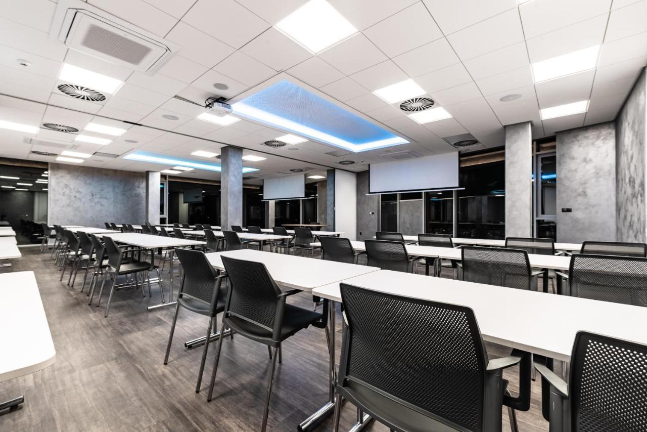 Nutrend World Hotel Olomouc Bagian luar foto