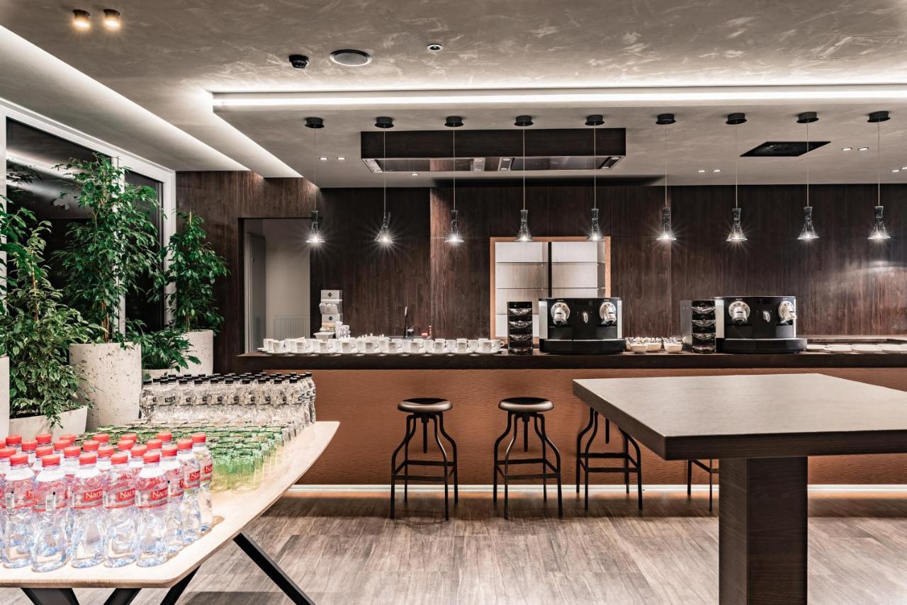 Nutrend World Hotel Olomouc Bagian luar foto
