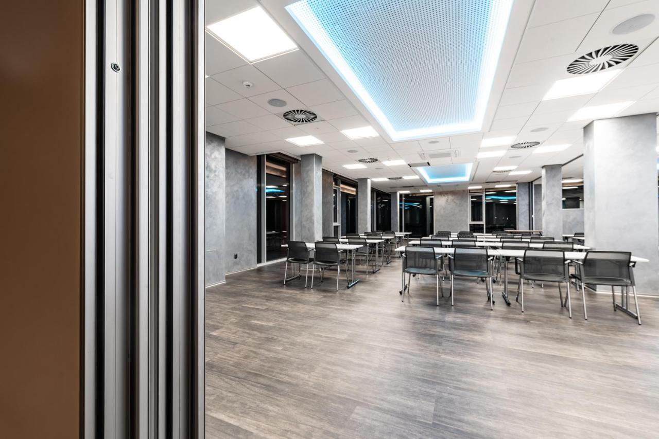 Nutrend World Hotel Olomouc Bagian luar foto